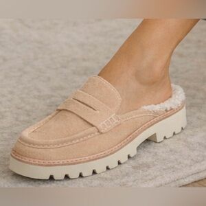 Donald J. Pliner Hillie Tan Sherpa Lined Suede Loafer Mules Size 9.5